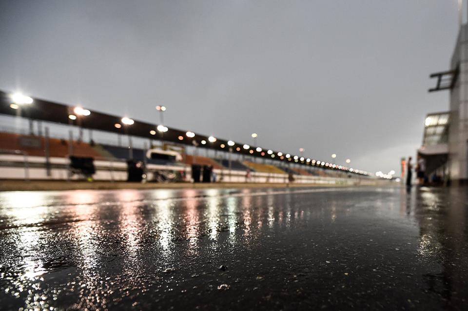 Moto3, Tailândia: Tudo adiado em Buriram devido a chuva torrencial thumbnail