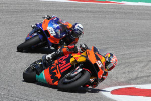 MotoGP: Zarco abalroa Oliveira, ambos fora da corrida thumbnail