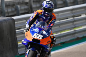 MotoGP: Oliveira pára com problema de motor thumbnail