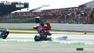 MotoGP: Dovizioso eliminado por Quartararo, Campeonato esfuma-se thumbnail