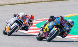 Moto2, Tailândia: Alex Márquez faz a pole, cai mesmo no fim… thumbnail