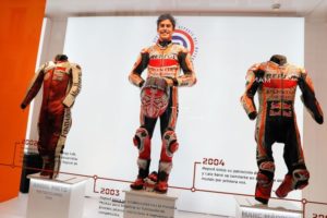 MotoGP, 2019: Manequim Repsol… era Marc Márquez! thumbnail