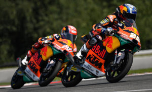 Moto3, 2020, Misano: Fernández faz a pole com 5 pilotos a duas décimas thumbnail