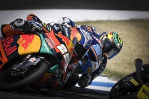 Moto3, Brno, TL2: Fernandez foi o mais rápido, mas não bateu o tempo de Rodrigo num final de manhã ‘escaldante’ thumbnail