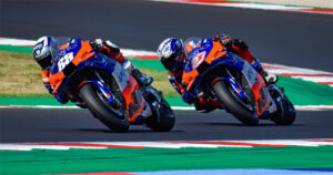 MotoGP, 2020, Valência: Com Oliveira e Binder e sem concessões, 2021 é “desafio adicional” para a KTM thumbnail