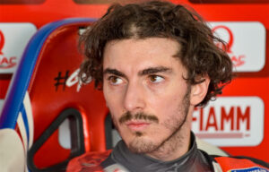 MotoGP, 2020, Portimão: Bagnaia, ombro deslocado em colisão com Mir thumbnail