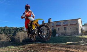 MotoGP, 2020: Alex Rins treina Motocross thumbnail