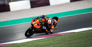 Moto3, 2021, Qatar, TL1: Acosta coloca a KTM Red Bull no topo thumbnail